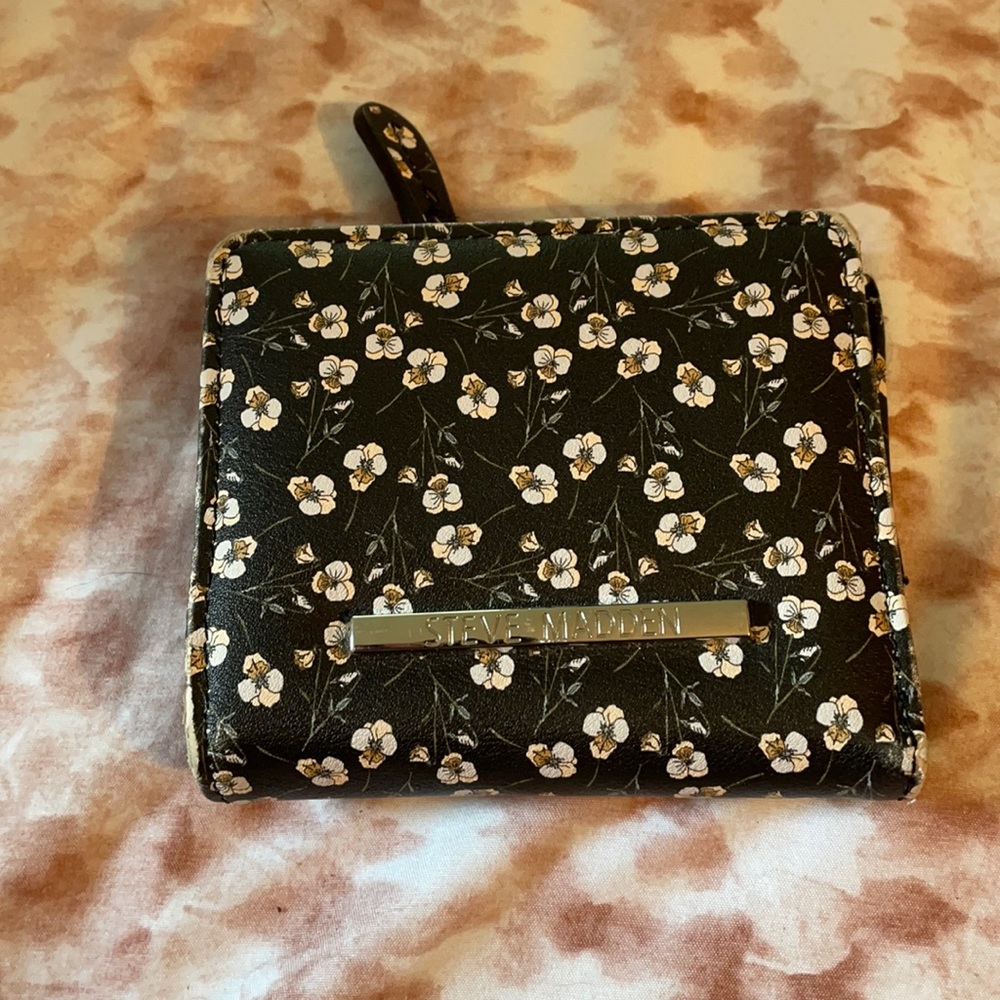 Steve Madden small wallet